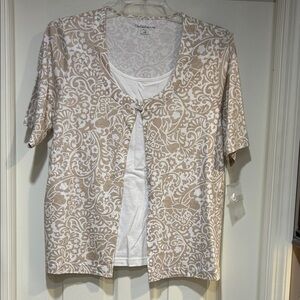 NWT Croft & Barrow Women's Beige and White Floral Top